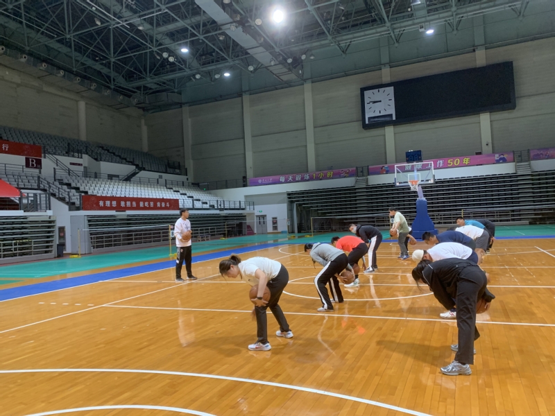 构11人主